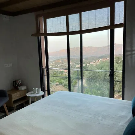 El Castillo De La Mora